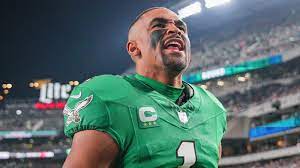 Philadelphia Eagles quarterback Jalen Hurts plays through pain