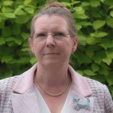 Lesley Holmes (@LesleyHolmes)