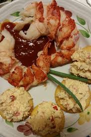 Meets the back you want to break and make a hole for your finger to fit. What Parts Of Lobster Can You Eat And What Parts Should You Not Eat Quora