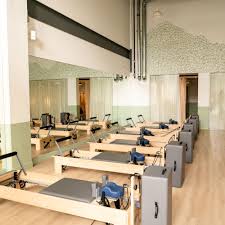 Busty masseuse dominates Bella Rolland in a blazing session