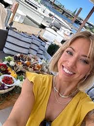 Shelley Putman's Instagram, Twitter & Facebook