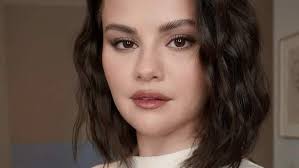 L'ex-gagnante de téléréalité Lorie Boucher lance un cri du coeur sur le  sort des infirmières et des profs