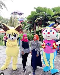 Visitors feel comfortable and satisfied and produce a company policy that ultimately can increase the number of. Pantai Cermin Harga Tiket Masuk Lokasi Spot Foto Terbaik 2021