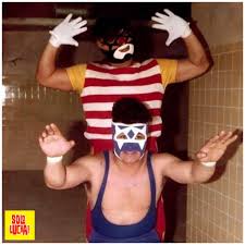 Alvarado murió a los 56 años de edad, hasta el momento no se tienen más detalles del fallecimiento de brazo de plata, sin embargo, la noticia ha sido confirmada por otras leyendas como blue demon jr. Solo Lucha Super Muneco Y Rocky Star Dos Mascaras Facebook