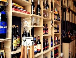 Katz Und Maus Bier Bar Und Concept Store Von Studio 8 Badezimmerideen Badkamerideeen Hausbauen Hausboden Hau Magasin De Biere Concept Store Bar A Biere