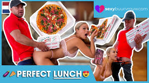 Je baise le livreur de pizza pendant qu’il mange ma pizza: SASHA (Holland  Porn) - SEXYBUURVROUW