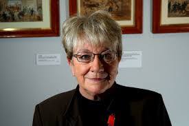 Babette Smith's Instagram, Twitter & Facebook