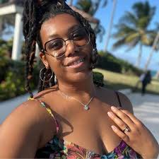 pulled up to my bestie's house blasting 'sweet honey bucking', hitting the  choreography in the driver's seat