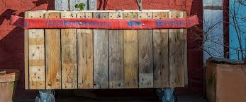 Pflanzkübel aus holz sind zeitlos schön, aber sehr teuer im handel. Pflanzkubel Selber Bauen Kreative Anleitung In 10 Schritten Heimwerker De