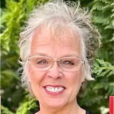 How to style thin hair to hide bald spots?