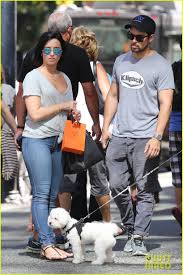 Demi Lovato Wilmer Valderrama Walk Hand In Hand After Confirming They Aren T Engaged Amor Da Minha Vida