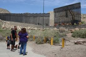 Estados unidos de américa es el país donde reside la mayor comunidad de hispanohablantes inmigrantes. Apoyan Abrir Puerta En Muro Fronterizo Privado Construido En Nuevo Mexico Inmigracion Edicion Usa Agencia Efe