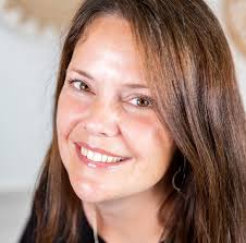 Looking for a New Brokerage Home!!!! Hey friends — I'm currently looking  for a new broker to hang my license with, as my current broker is shifting  into a new direction. I'm