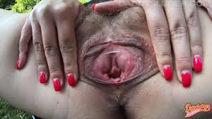 Déchire ma chatte ouverte en public !