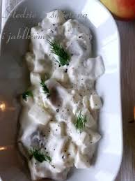 Résultat de recherche d'images pour "śledź ze śmietaną"