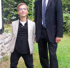 Ja, eigentlich schon, äh seitdem ich in mamas bauch bin, aber halt, das war noch so eine schwierige sache. Verband Klagt Kleinwuchsige Werden Unterschatzt Welt