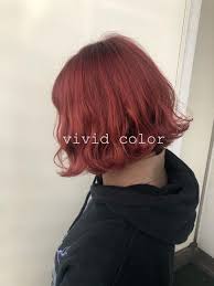 zina fukuoka所属 野口 奈々のヘアカタログ ミニモ 赤系カラー カシスレッド レッドカラー 派手カラー 派手髪 ダブルカラー ブリーチカラー デザインカラー 切りっぱなし ヘアスタイリング グラデーション ヘアカラー ミニモ