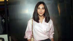 She studied communications at the university of indonesia. Fakta Fakta Dena Rachman Dari Penyanyi Cilik Hingga Geluti Dunia Fashion Kumparan Com