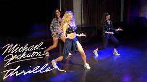 If you ever wondered how to learn the michael jackson thriller dance then this is for you as they will show you step by step on how to thrill. A Little Bit Of Thriller On Halloween Blog De Cristina