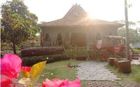 Anda akan butuh waktu cukup lama untuk explore jogja. Rumah Joglo Puri Wedari Wisata Nuasa Jawa Di Bekasi Ursula Meta Rosarini