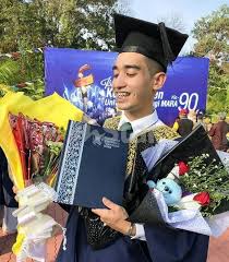 Namun saat berkunjung ke istana bogor, raja salman mengganti jubah cokelatnya menjadi warna hitam. Eh Mana Skrol Graduan Terlajak Hairan Jalan Berlenggang Alasan Nervous Ketika Dipeluk Ibu Viral Mstar