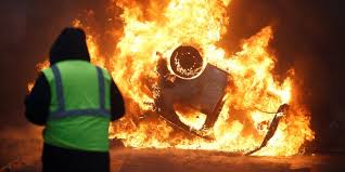 Manifestation déclarée en préfecture par le groupe des gilets jaunes signataires : Les Gilets Jaunes Sement Le Chaos A Paris Macron Denonce Les Violences
