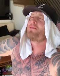 Tom hanks' rapper son chet hanks gets lambasted on social media after declaring that 'white boy summer' is on the way. Tom Hanks Son Chet Fits In A Workout At Home As He Admits He S Scared To Go To The Gym Daily Mail Online