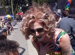 Urodził się w burbank w kalifornii jako syn june benoit oraz telewizyjnego spikera i modela. Drag Queens Revolt Over Facebook Forcing Them To Use Their Legal Name