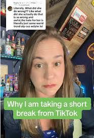 Ellen Michelle's Instagram, Twitter & Facebook