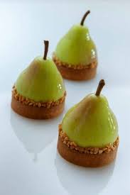 French meringue dessert merveilleux baking like a chef. Tartelettes Poire By Cedric Grolet Desserts French Desserts Fine Dining Desserts
