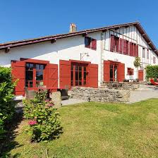 Casa del árbol · 2 huéspedes · 1 cama · 1 baño. Reserva Una Casa Rural En San Juan De Luz En El Pais Vasco La Costa Vasca