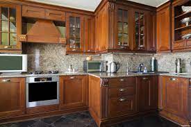 بالجدول الفرق بين المطابخ الألوميتال والخشب والخشمونيوم سوبر ماما