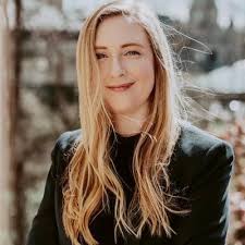 Amanda Lindstrom's Instagram, Twitter & Facebook