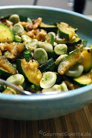 Salat Von Dicken Bohnen Und Zucchini Gourmetguerilla S Foxy Food Saubohnen Rezept Saubohnen Dicke Bohnen Salat