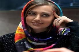 چهره ها در زمان ؛ سلفی جدید نفیسه روشن «آمنه» در سریال گیلدخت با حجاب چادر در ماشین / تکرار دهه ۸۰