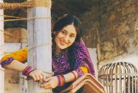 Adorable Kareena S Pic From Debut Movie Refugee With Abhishek Bachchan Sara Ali Khan Bollywood Kareena Kapoor
