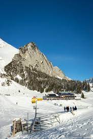winterwanderung oberhalb wildhaus im toggenburg ausflug gondel bergstation