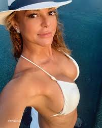 Eva LaRue Big Tits and Hot Ass Bikini - Fappenist