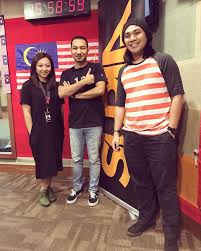 Berpengalaman dalam industri radio sejak tahun 2006, suraya borhan terkenal denagn kepetahannya berbicara setiap kali mengendalikan segmen suria petang. Suraya Borhan Public Figure Facebook