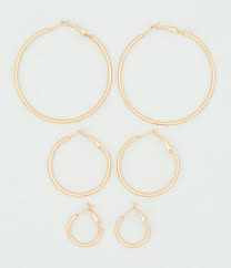 Large metallic ring used as fastening. Kit Brinco Argola Em 3 Tamanhos Diferentes Dourado