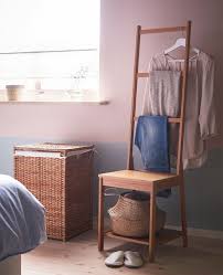 Ikea Deutschland Der Ragrund Ist Stuhl Und Handtuchhalter Gleichzeitig Spart Platz Und Nutzt Vorhandene Flache Ragrund Ikea Ikea Stuhl Ikea Mobel Hacks