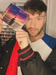 They're hereeeeeeeeeee! 🥰🙌🏻 So excited for the release of my new album  'Edge Of Paradise' at midnight tonight!! 🕛💫 In the meantime, you can now  grab your physical copy of the album