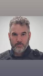 Yess! 5 jours de tournages comme figurant sur la populaire série " À coeur  battant" comme policier!