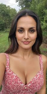 From Norfolk, Virginia, 47 years old. Not handsome, but sincere. I'm single  and hoping for love. A hello would mean so much.