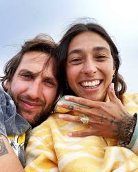 yoga__woman se casa tras nueve años de pololeo: "Al principio nos unió el  carrete", cuenta Anais Sorensen, quien repasa su historia de amor junto a Felipe  Concha 💞 https://t.co/CenAaLPIuX