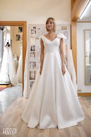 Non perderti questa selezione in cui troverai look differenti ma tutti con una caratteristica comune, abiti da sposa con fiocco molto femminili e romantici. Collezione Abiti Da Sposa 2021 Autentica Made In Italy Couture Hayez