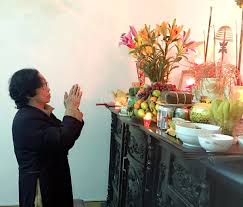 Em bé mắc bệnh bại não nên các cơ hô hấp yếu, lại có tiền sử viêm phế quản. Bai Cung Táº¥t Nien Va VÄƒn Kháº¥n Lá»… Táº¥t Nien Ngay 29 30 Táº¿t