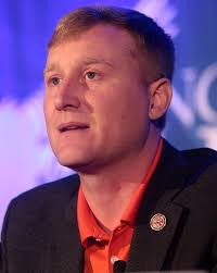 Joel Bomgaars's Instagram, Twitter & Facebook