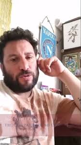 Agustín Lucas lee un poema de "Troya, aparta de mí este cáliz", el nuevo  libro de Daniel Mecca