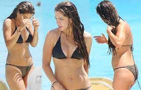 Oyku Celik Set Arasinda Deniz Keyfi Yapti Bikini Arama Hayat